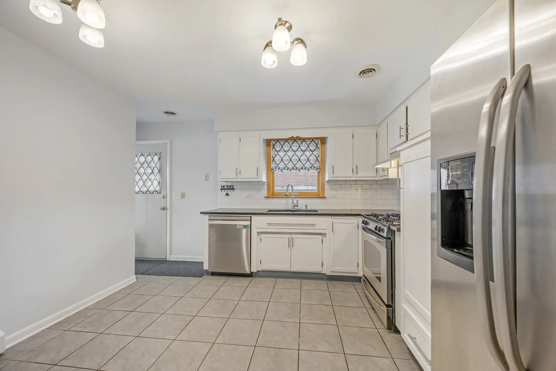 Photo of 952 W Grant Drive
