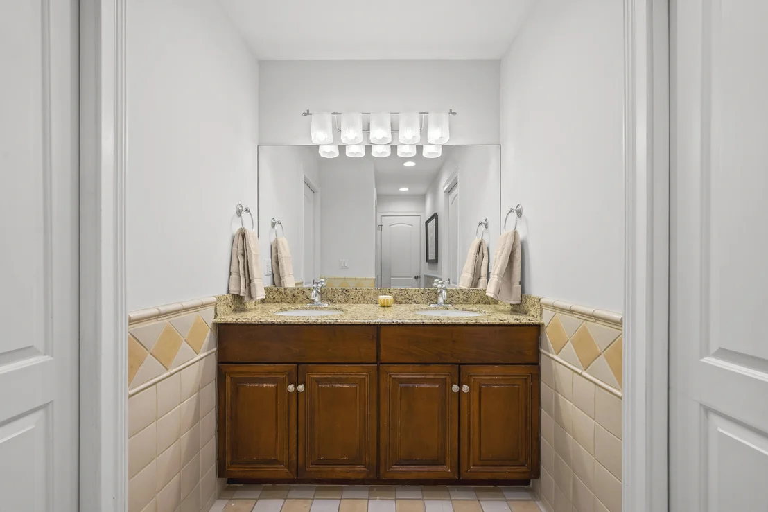Photo of 33 Washington Circle