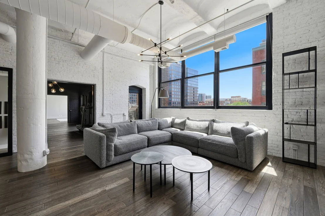 Photo of Unit 406 at 1000 W Washington Boulevard