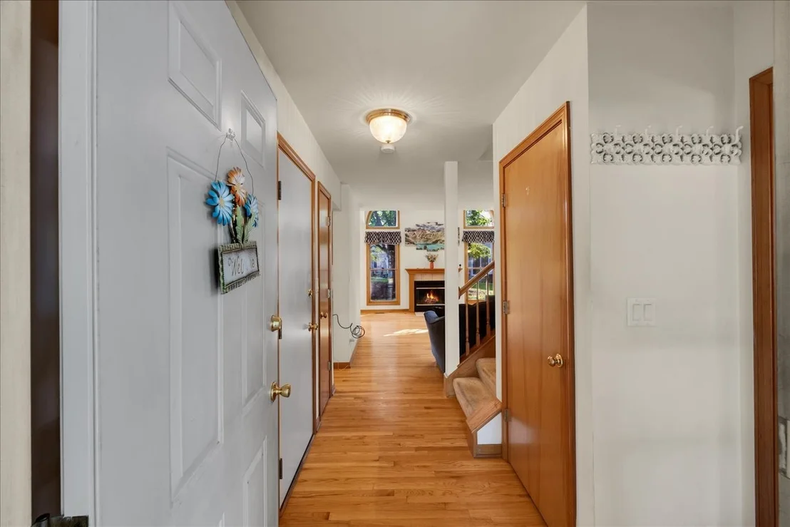 Photo of 446 S Wenbriar Square