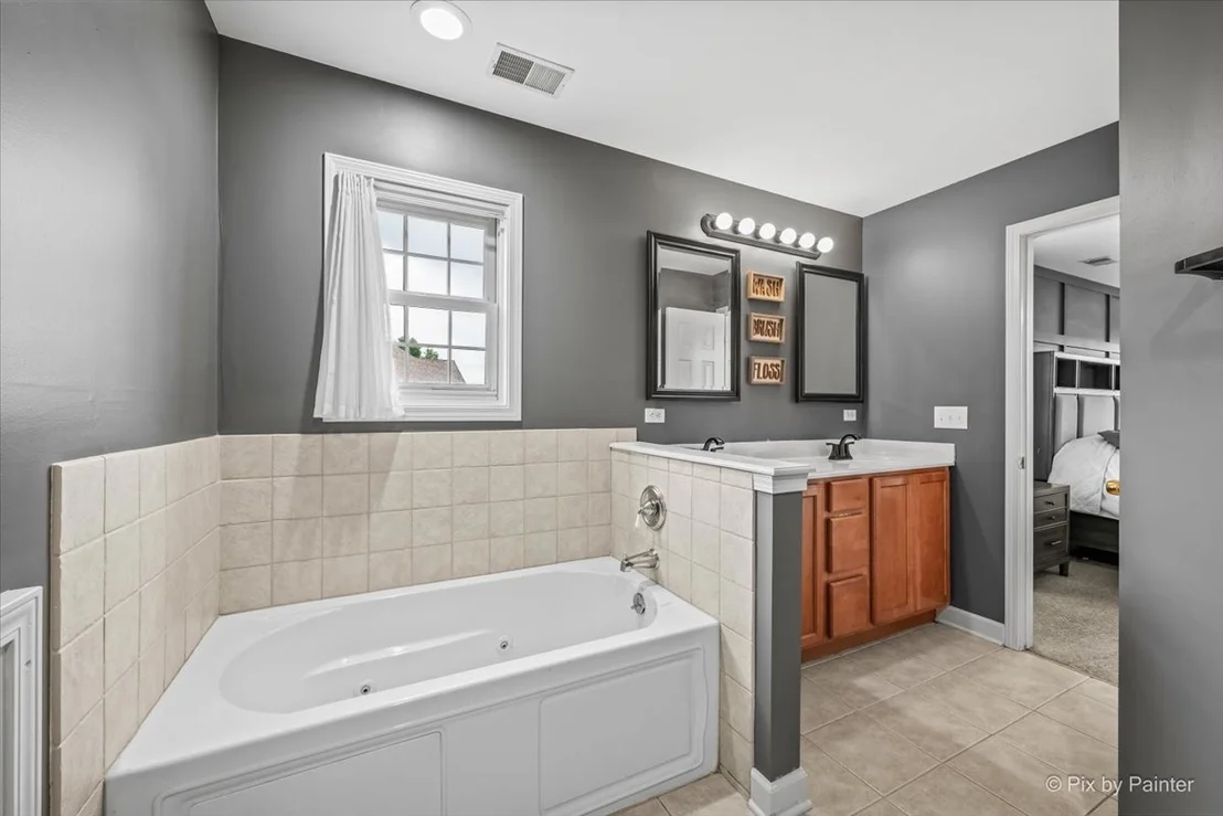 Photo of 810 Woodridge Trail
