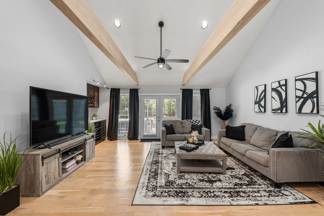 Photo of 1195 Longmeadow Road