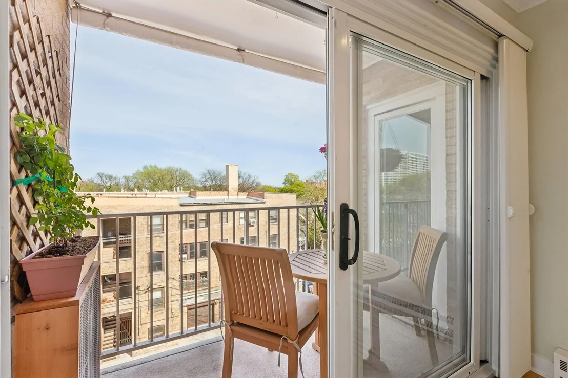 Photo of Unit 5D at 1333 Maple Avenue