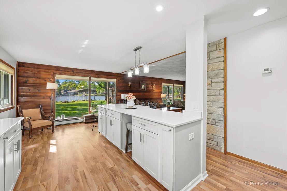 Photo of 1423 N River Road