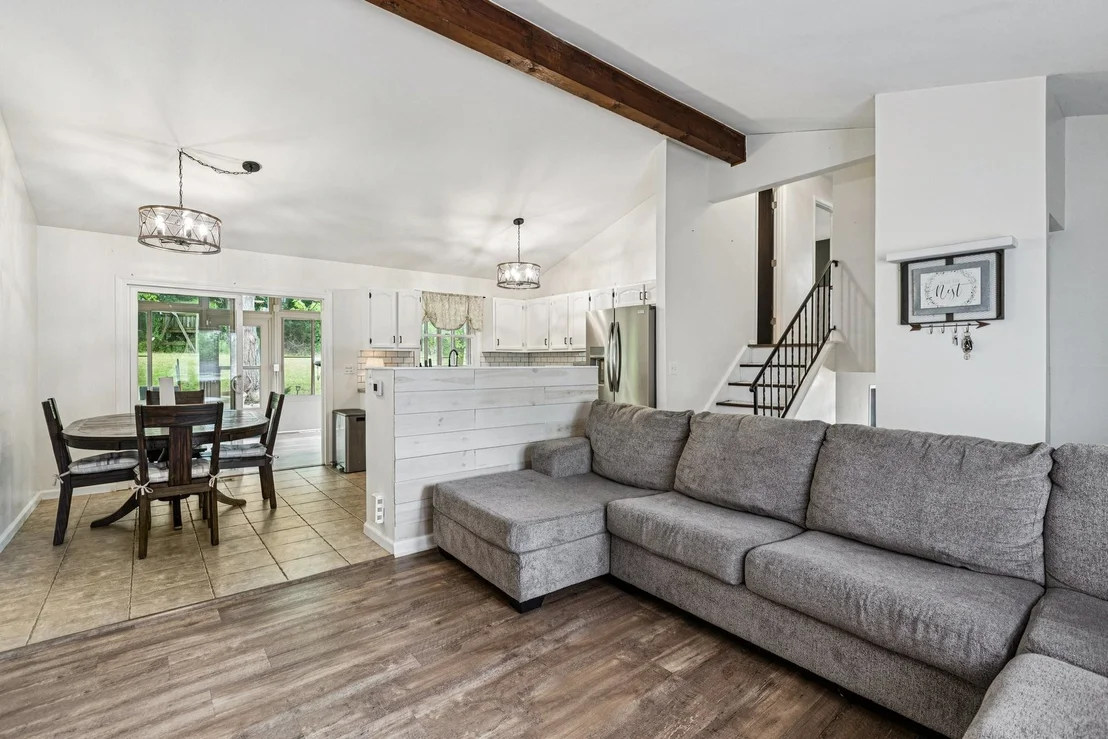 Photo of 710 Greenbriar Lane