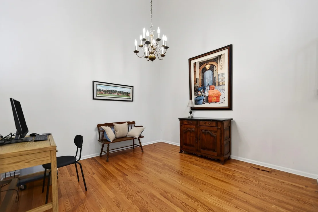 Photo of 1122 Creekside Drive