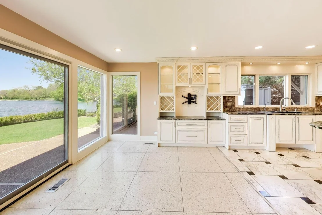 Photo of 2100 Valley Lo Lane