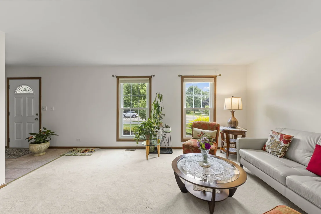 Photo of 882 Aspen Drive