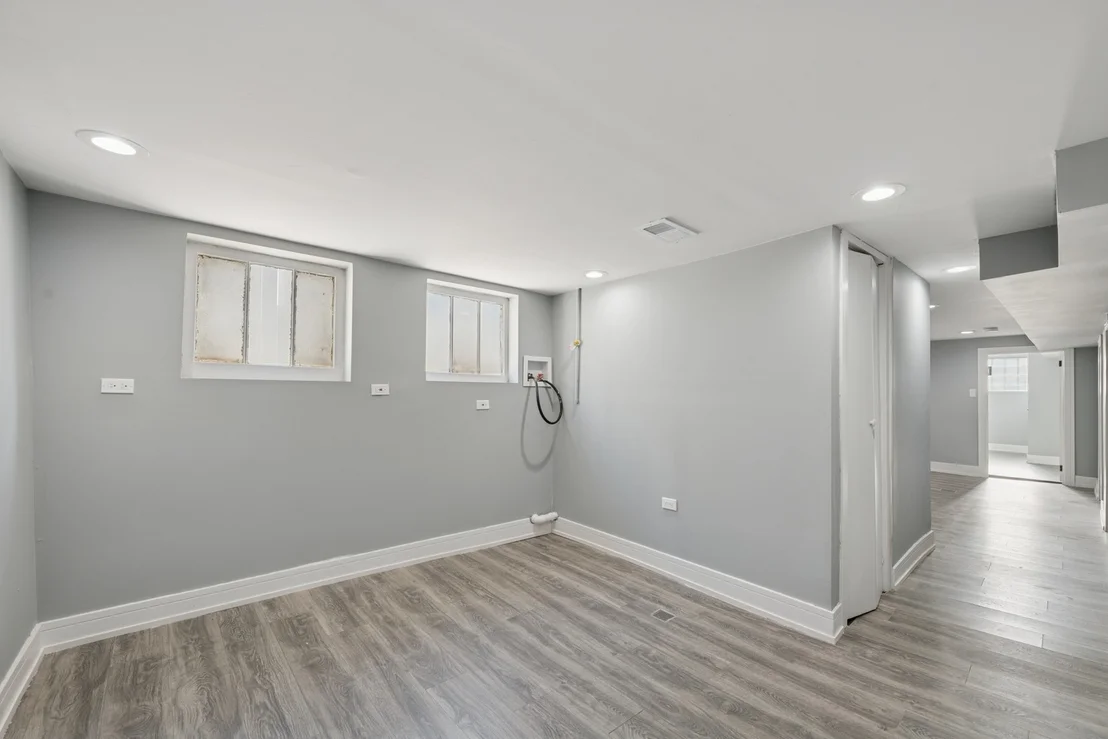 Photo of 76 E 100th Place