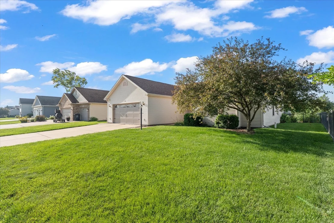 Photo of 507 Deerpath Drive