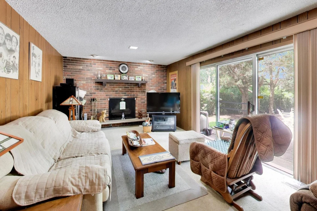 Photo of 1014 E Crabtree Drive