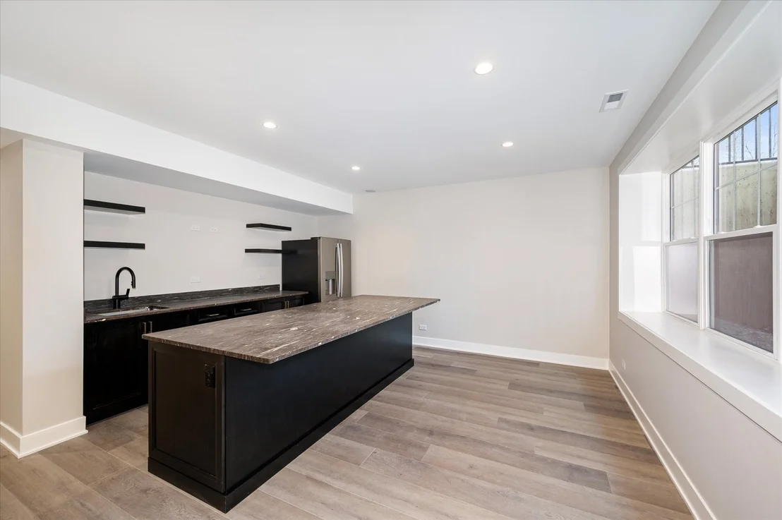 Photo of 964 S Hillside Avenue