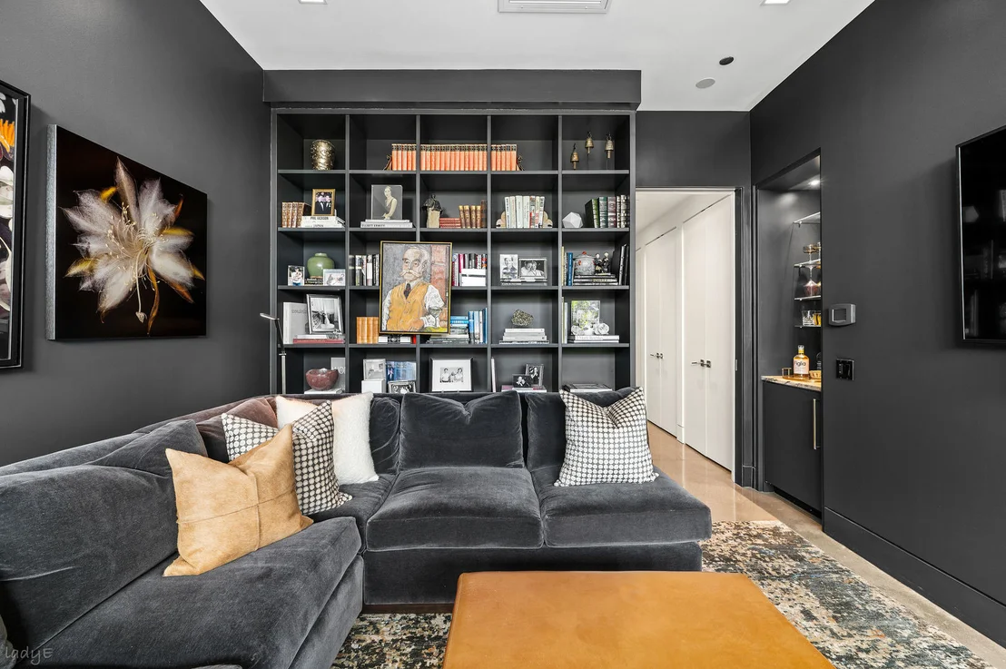 Photo of Unit PH8D at 1109 W Washington Boulevard