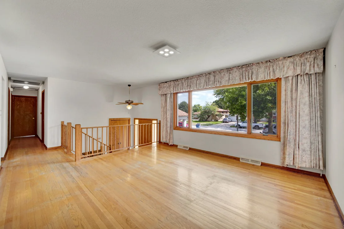 Photo of 562 N Plamondon Drive