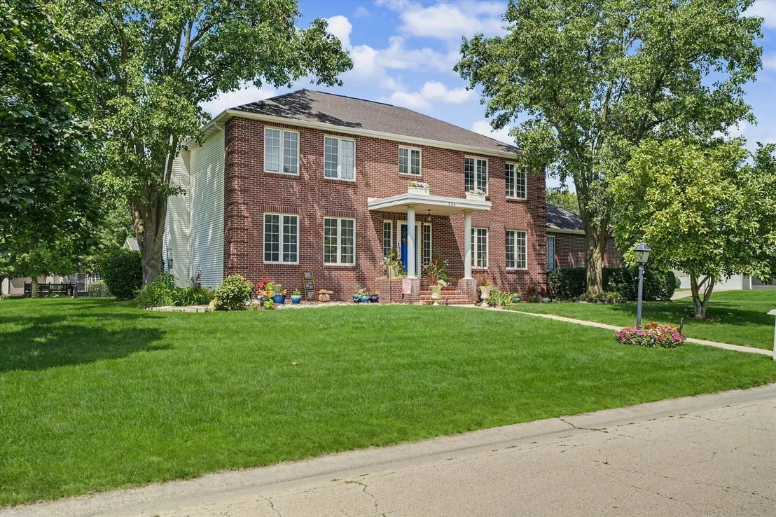 Photo of 324 N Chaucer Boulevard