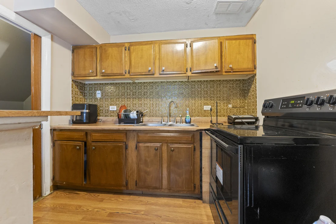 Photo of Unit 14 at 2504 Algonquin Road