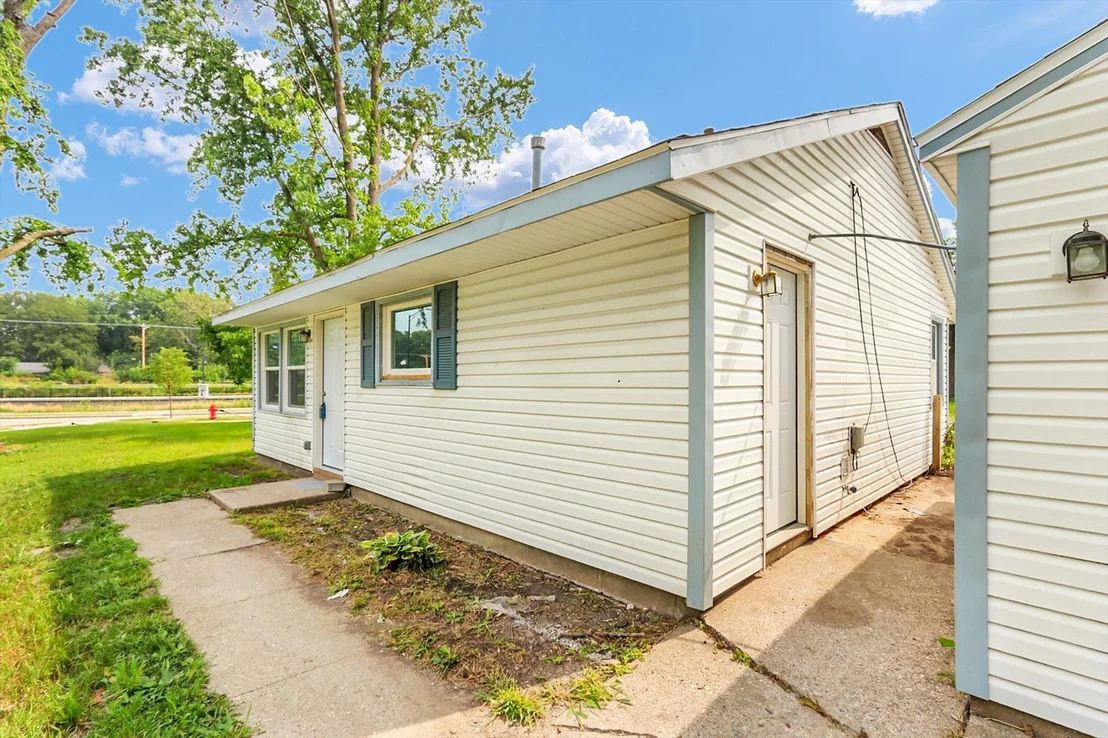 Photo of 1408 Hedge Road