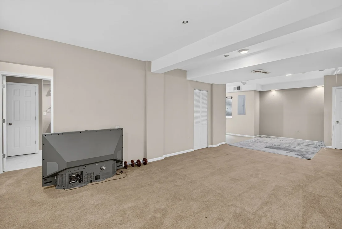Photo of 10S447 Carrington Circle