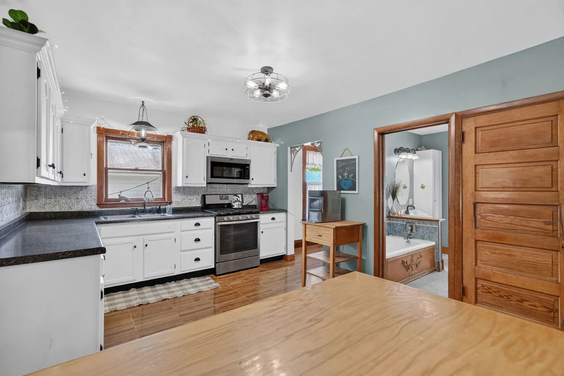 Photo of 105 N Main St