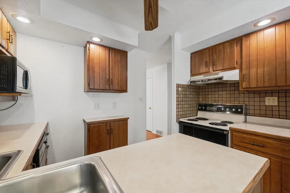 Photo of 705 Dover Place