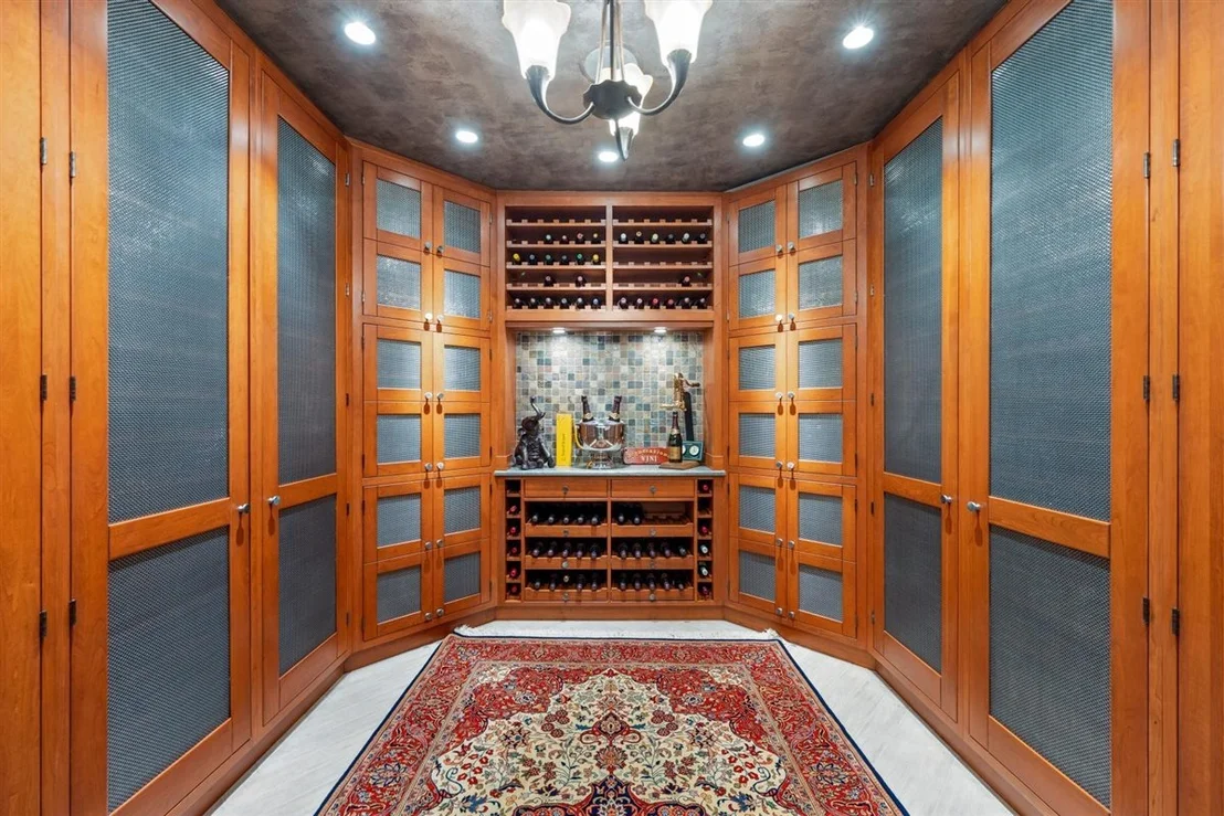 Photo of 950 Lake Road
