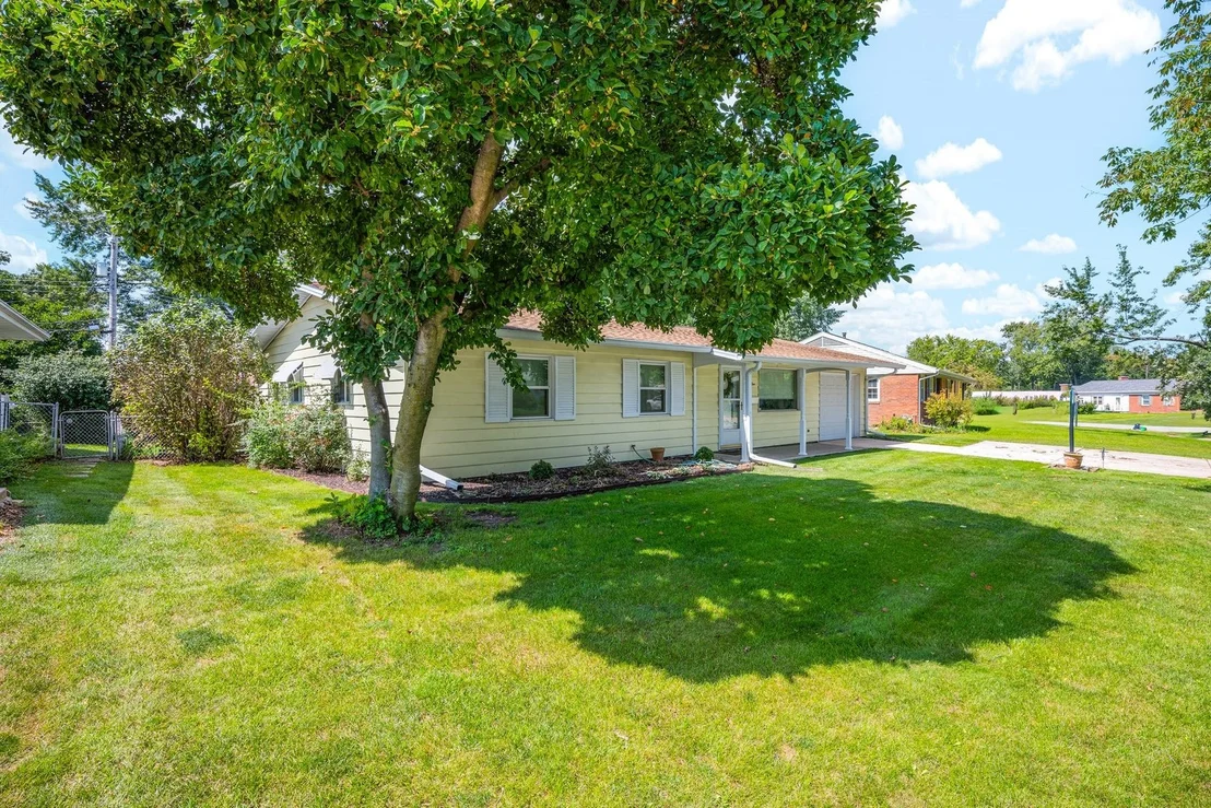 Photo of 221 Ivanhoe Way