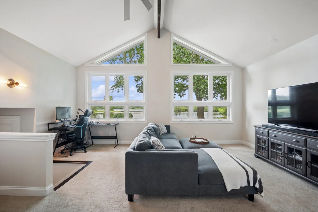 Photo of 498 Lakepoint Drive