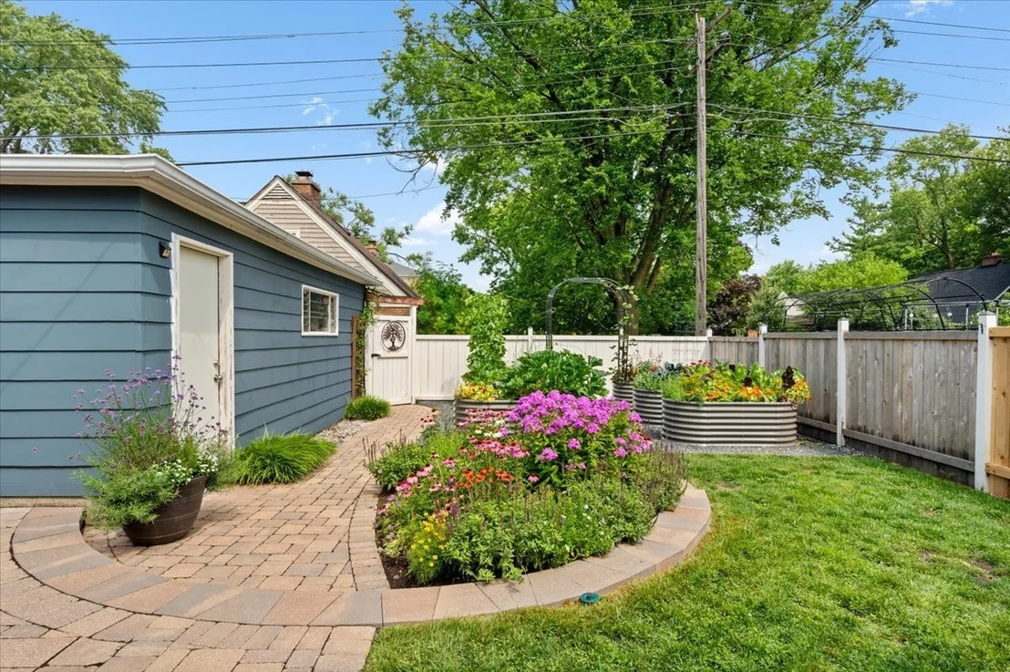 Photo of 3333 Payne Street