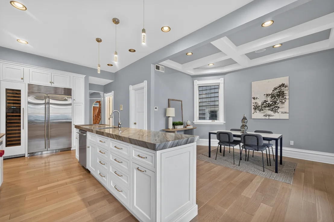 Photo of 634 W Briar Place