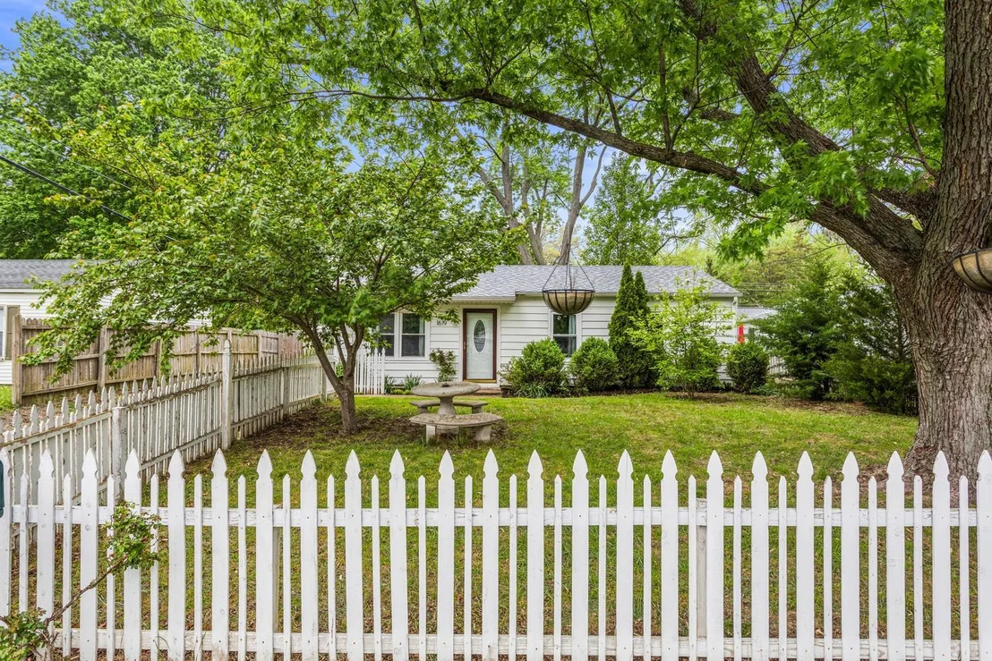 Photo of 1619 Clover Lane
