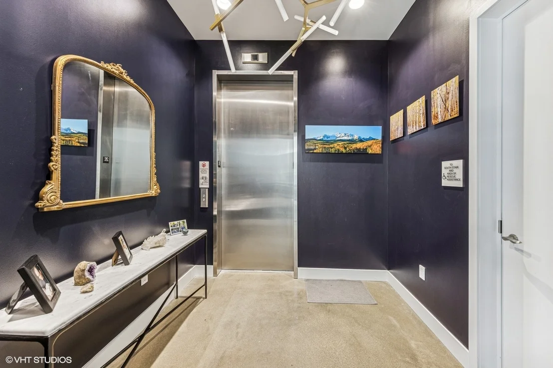 Photo of Unit 202 at 900 W Washington Boulevard