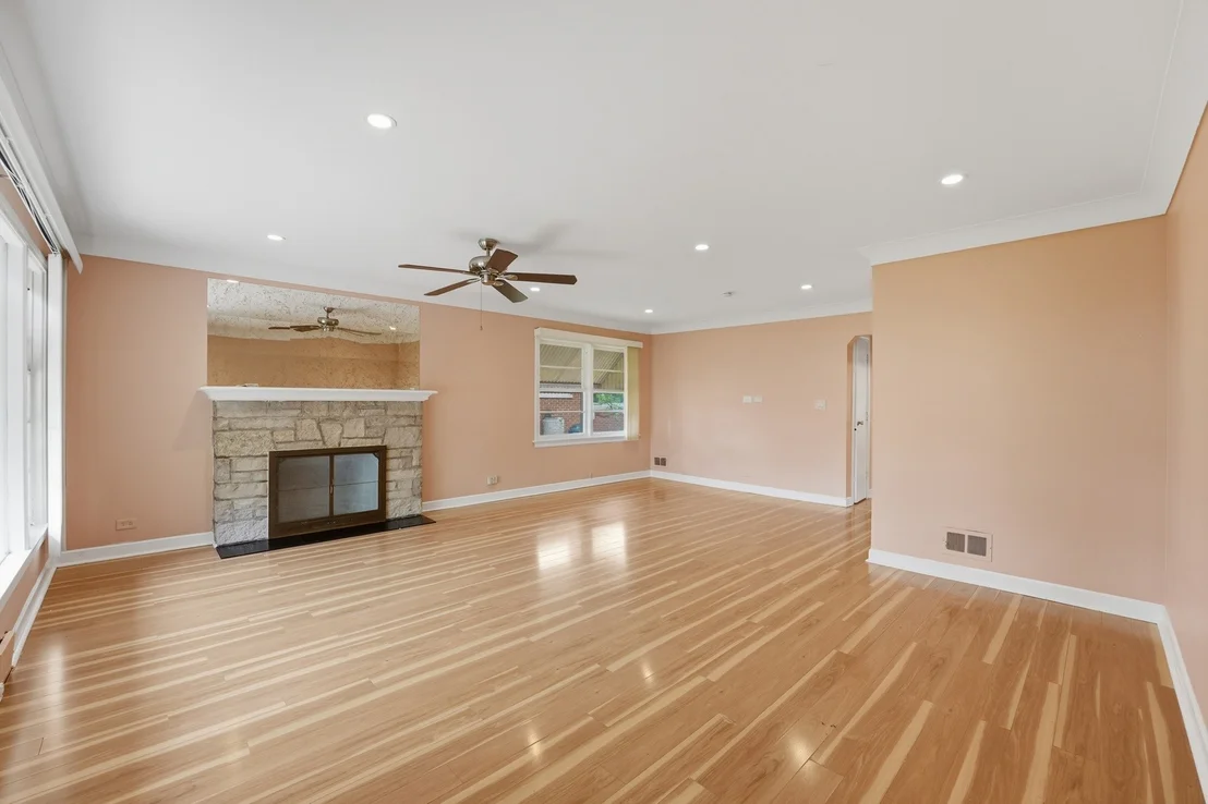Photo of 306 W Lonnquist Boulevard