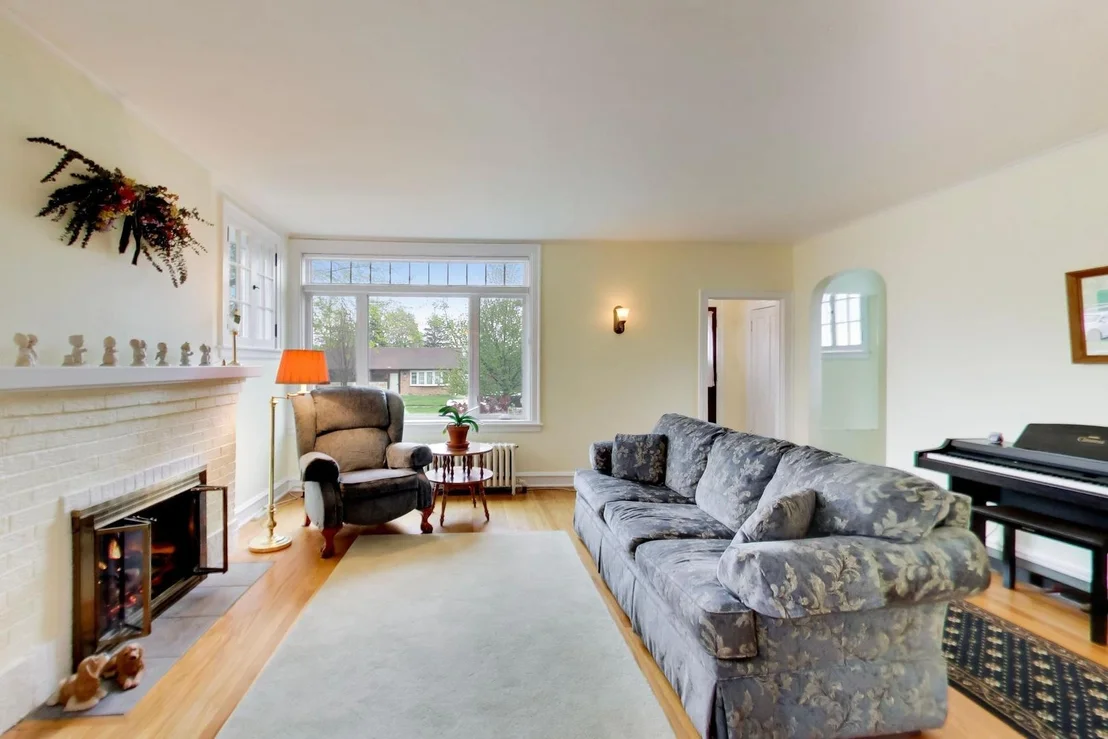 Photo of 940 W Grant Drive