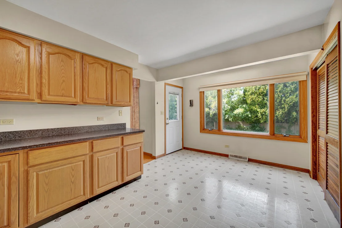 Photo of 562 N Plamondon Drive