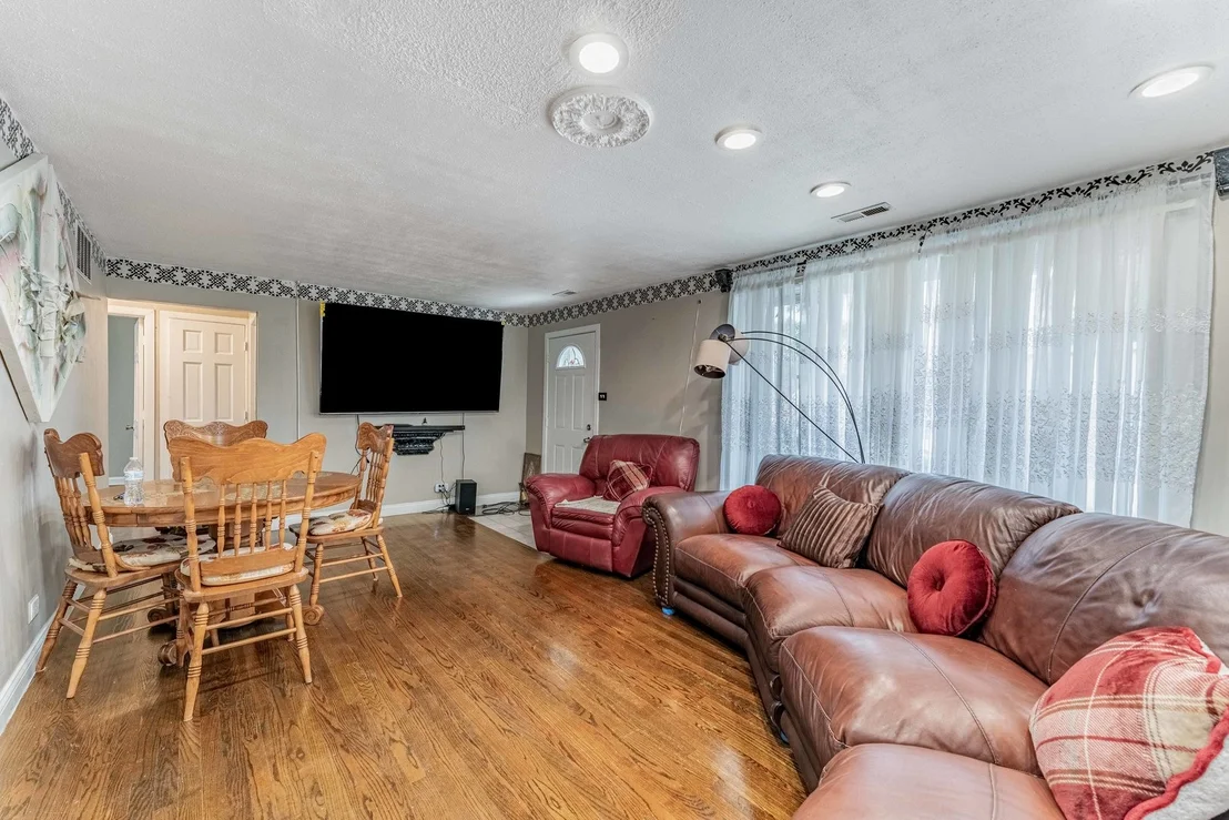 Photo of 355 Oswego Street