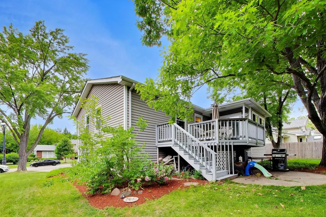 Photo of 2167 Midhurst Road