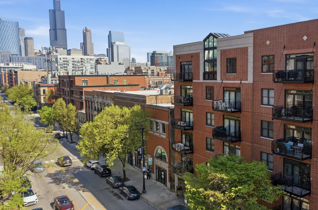 Photo of Unit 511 at 1155 W Madison Street