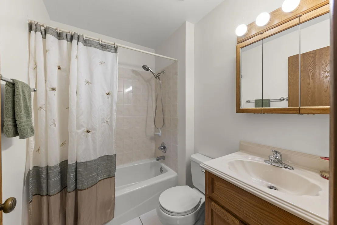 Photo of 882 Aspen Drive