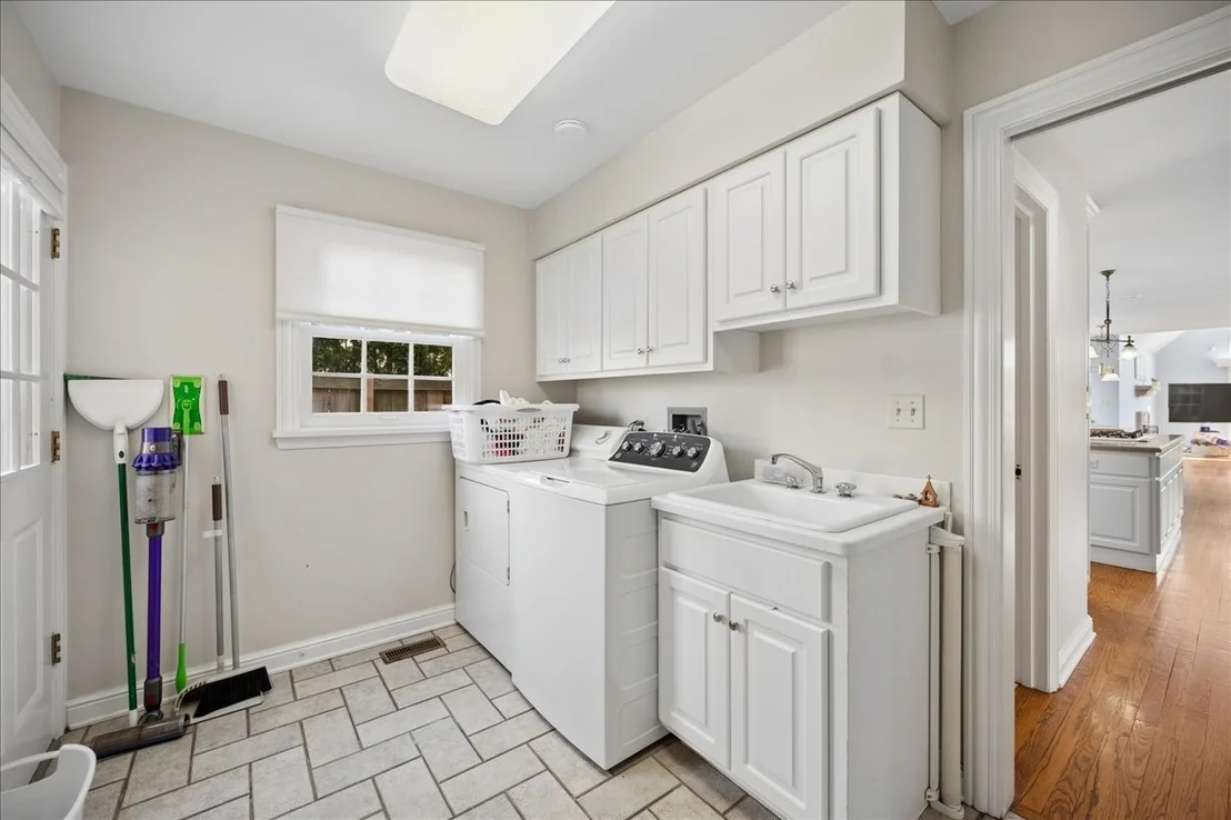 Photo of 995 Oak Street