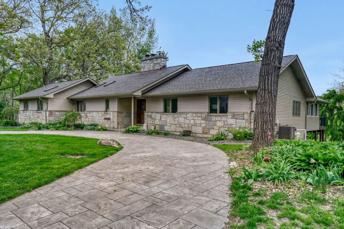 Photo of 39W526 Lori Lane