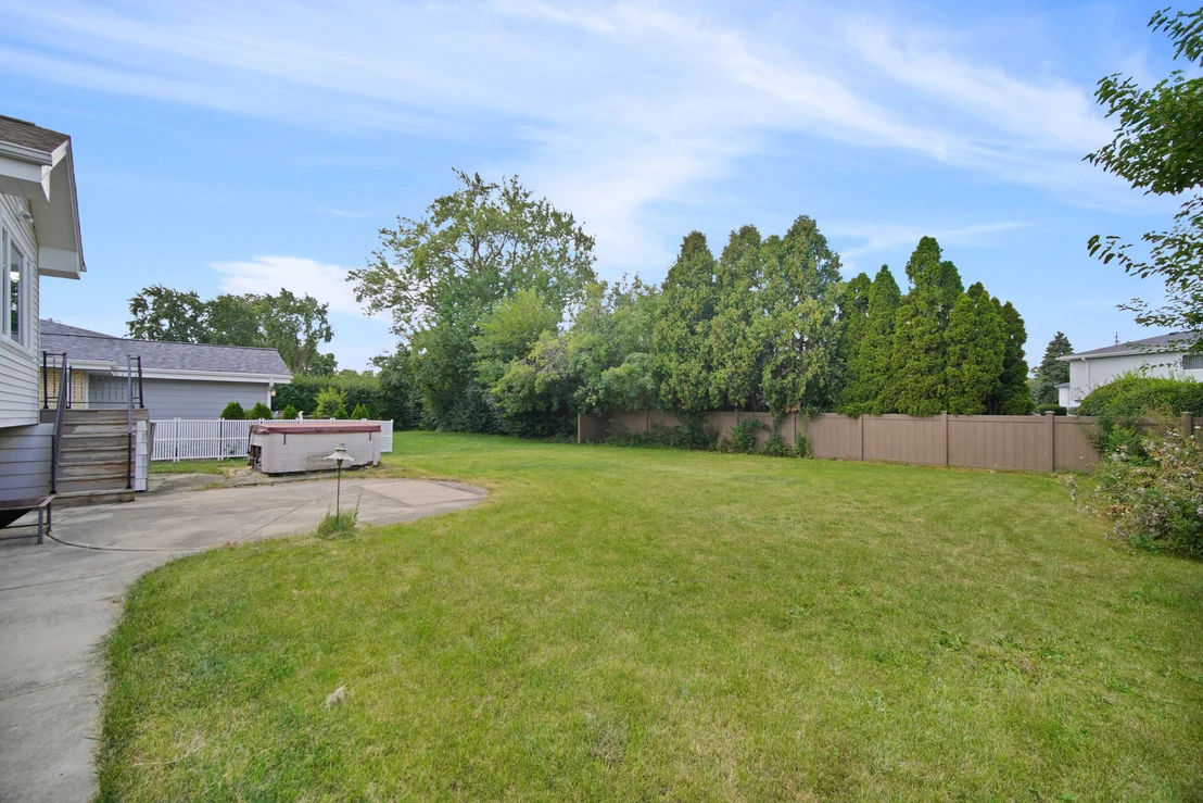Photo of 562 N Plamondon Drive