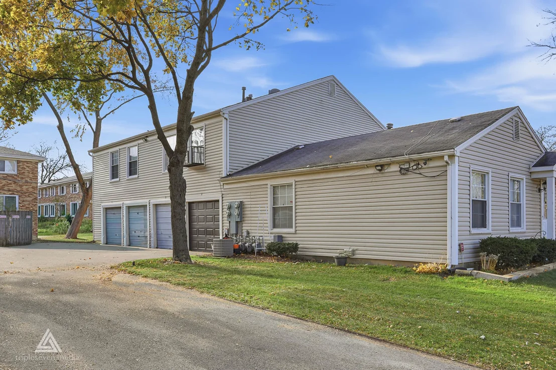 Photo of Unit B at 551 Sidney Avenue