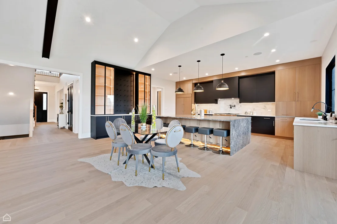 Photo of 2410 White Oak Drive