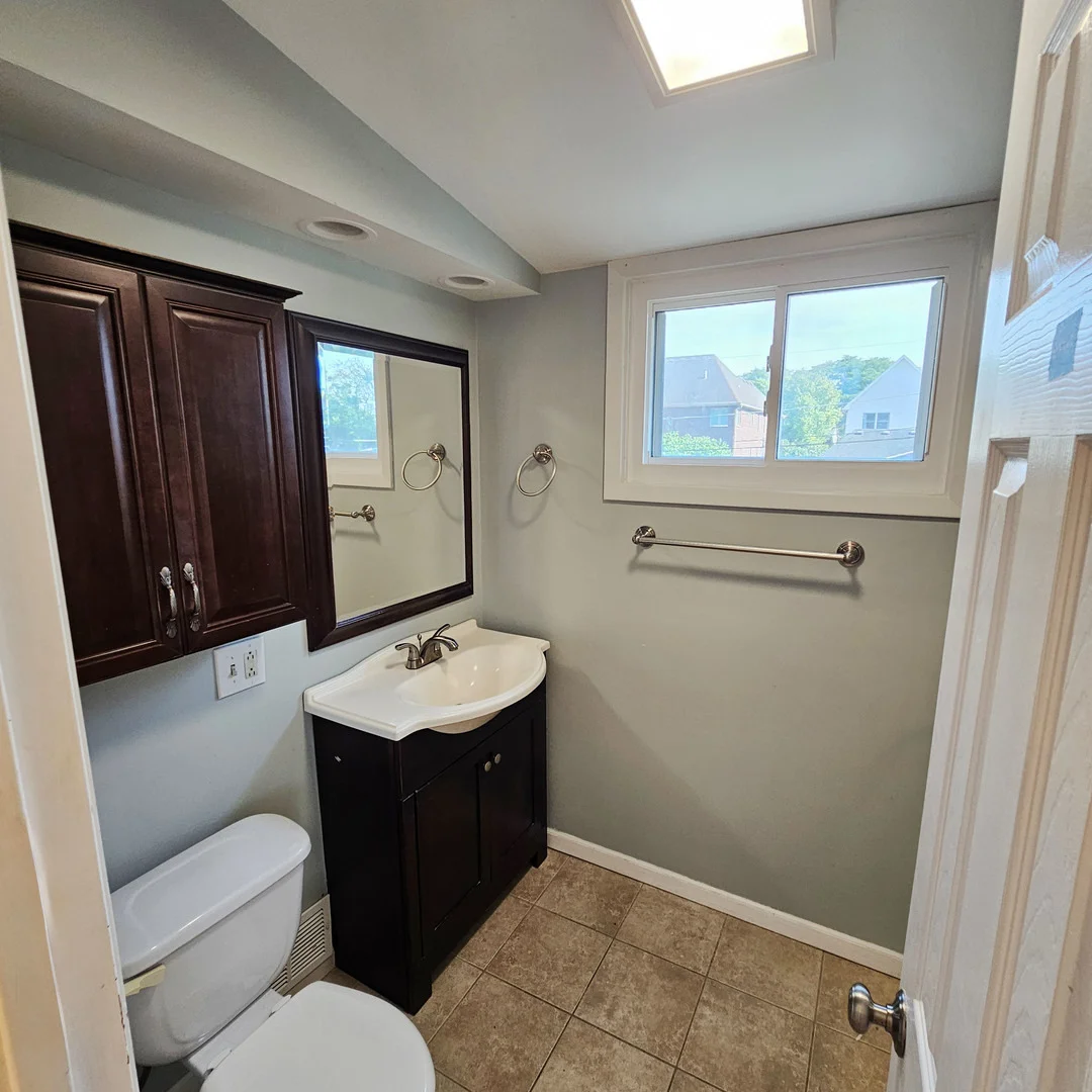 Photo of 618 W Comstock Avenue