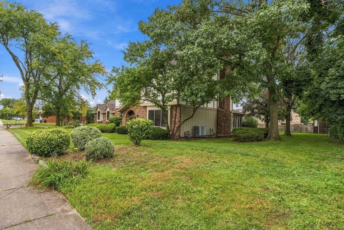 Photo of 1221 W Sable Drive