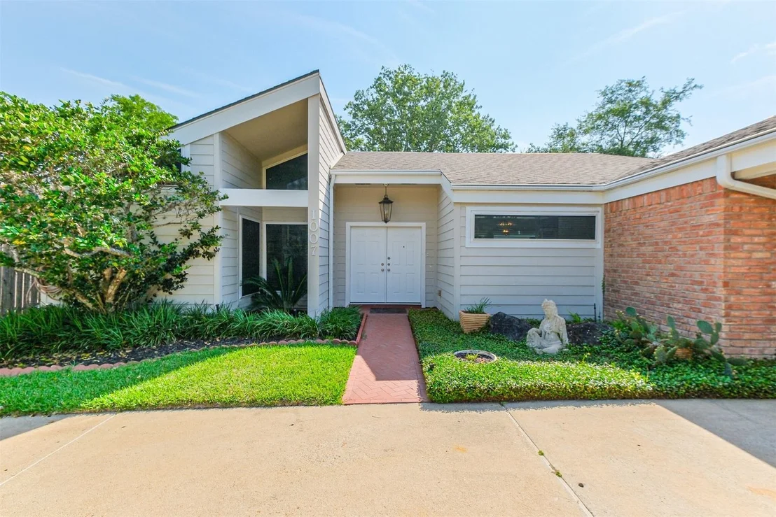 Photo of 1007 Arrow Hill Road