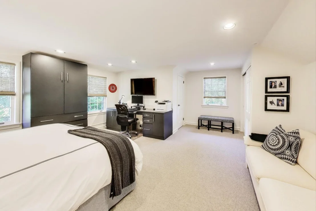Photo of 1076 Old Elm Lane