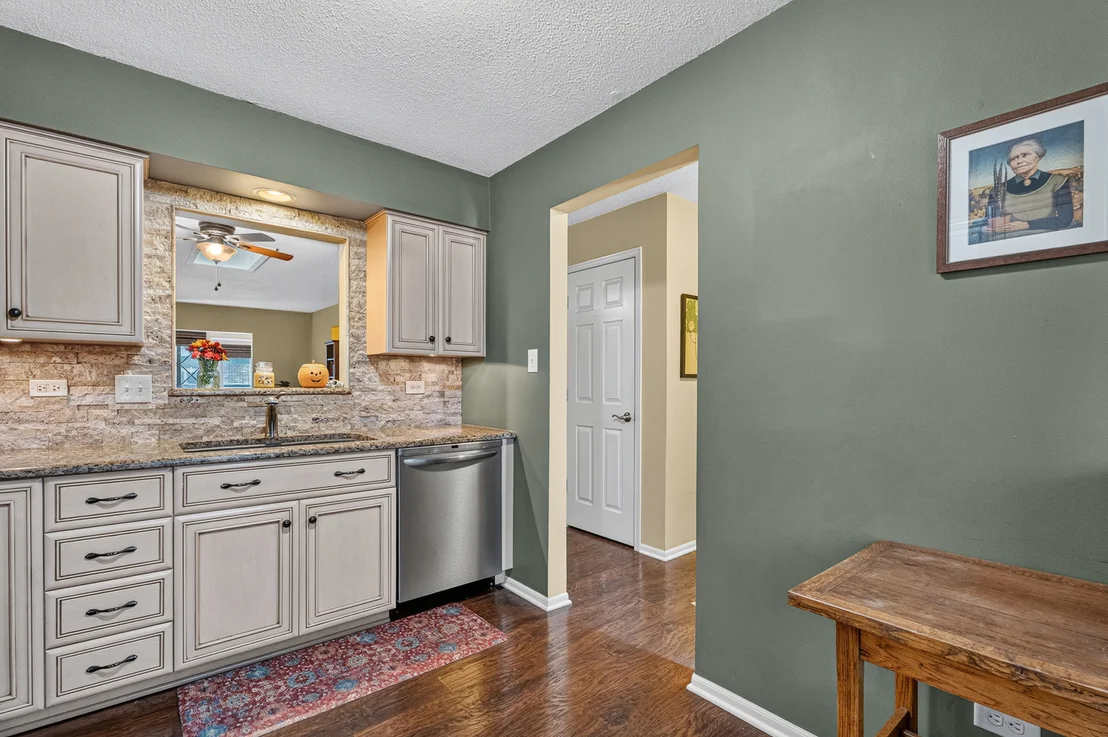 Photo of Unit 0 at 818 Shagbark Road