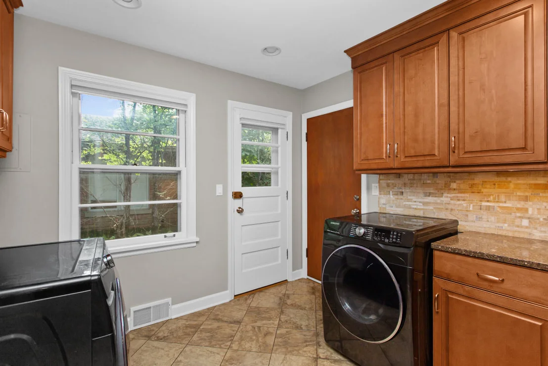 Photo of 807 Surrey Lane