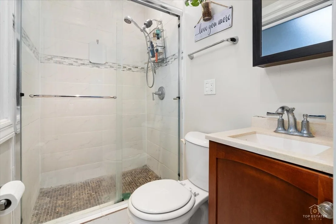 Photo of 1409 W WILLOW Lane
